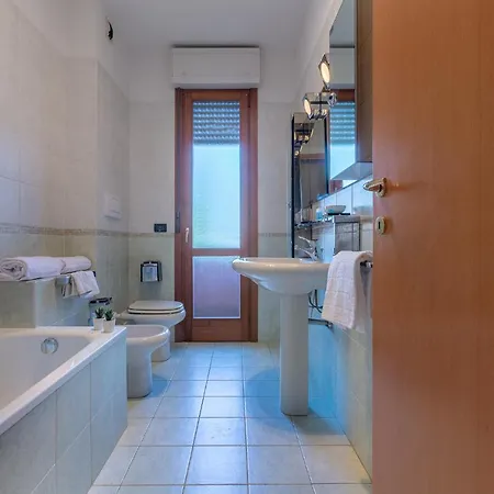 Parco Del Velodromo Comfortable Apartment Bologna Exterior photo